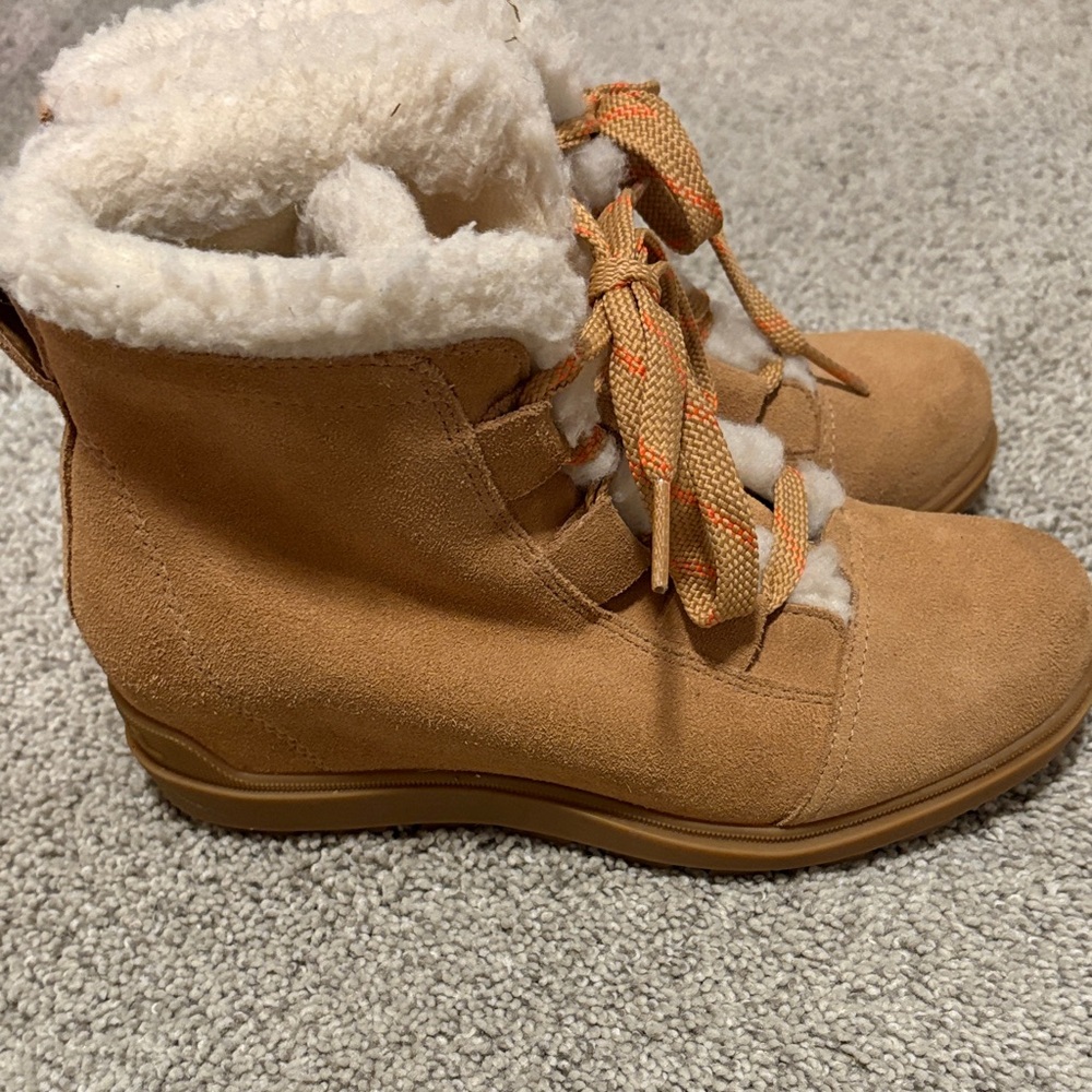 Sorel Tan Suede Boots with Shearling